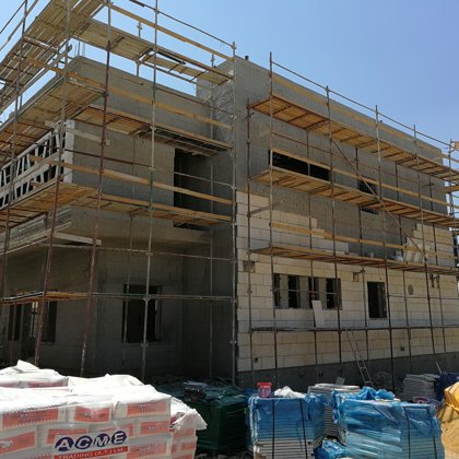 תיעוד תהליך בניית בית הכנסת