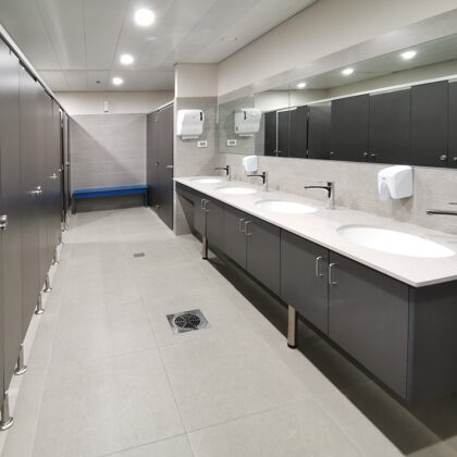 שירותים ומקלחות