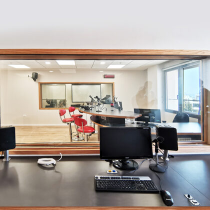 ח.הפקה - אולפן רדיו | קומה 5