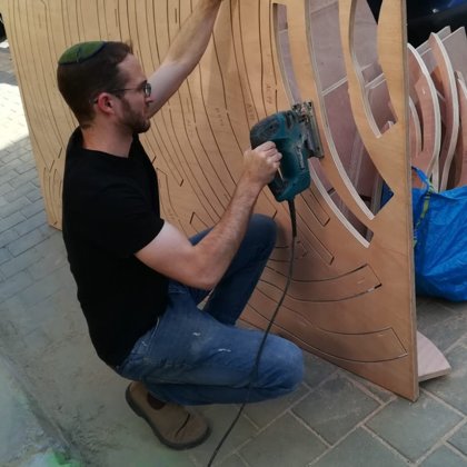 ידידיה איש שלום חותך את מרכיבי "האסלה המשפחתית"