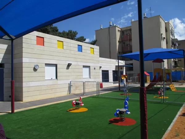 חצר הגנים