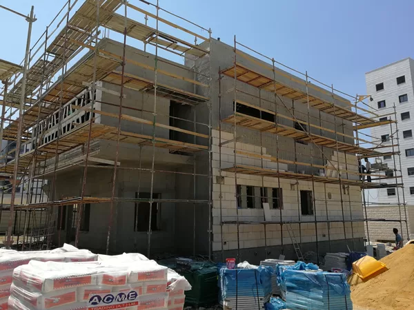 תיעוד תהליך בניית בית הכנסת