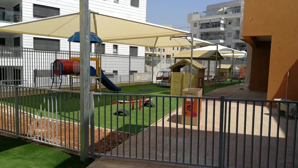 חצר הגנים