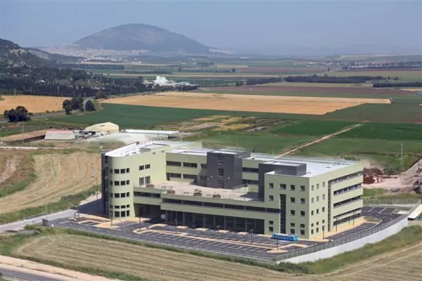 בניין לחברת ציוד רפואי בפאר תעשייה