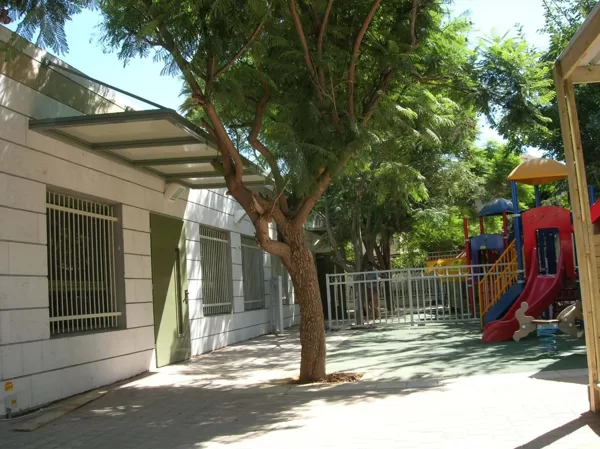 חצר הגן