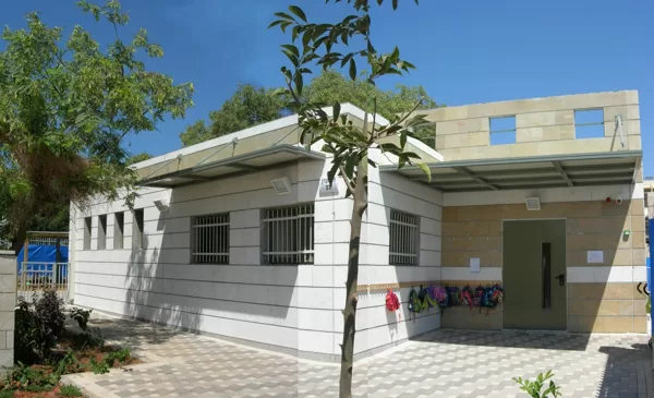 כניסה לגן