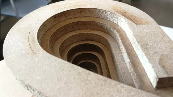 תהליך הרכבת הגופים בשכבות